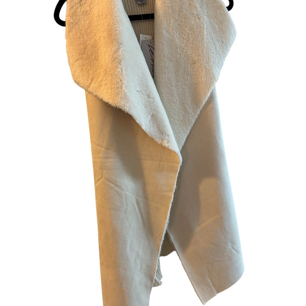 Le Moda Cream and white fleece lined ultra suede sweater vest. Size Large